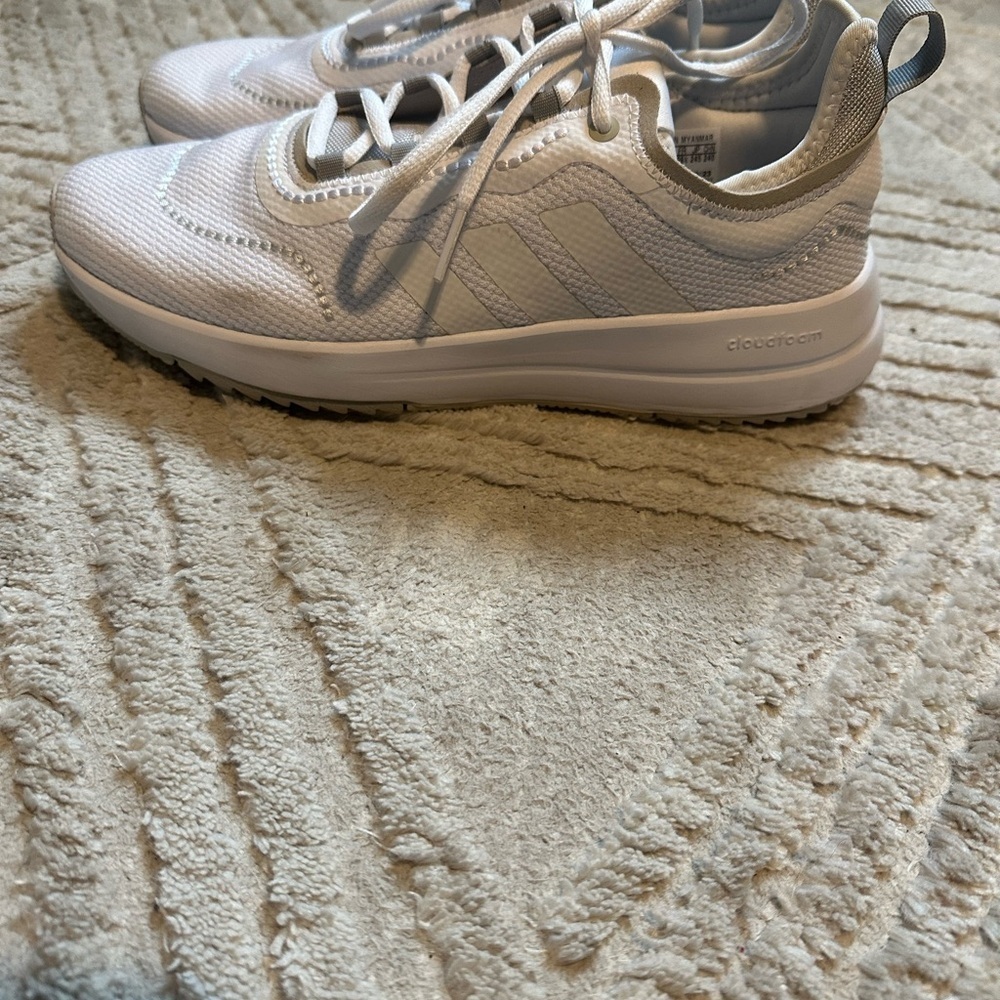 White adidas women’s 7.5 - Picture 3 of 5